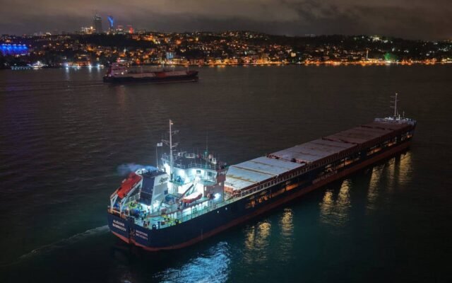 İstanbul Boğazı’nda Arıza Yapan Kargo Gemisi Nedeniyle Ulaşım Durduruldu
